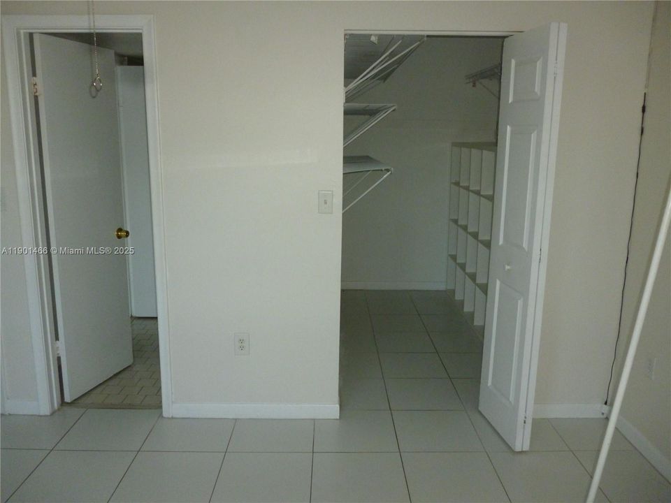 For Rent: $2,300 (2 beds, 2 baths, 1012 Square Feet)