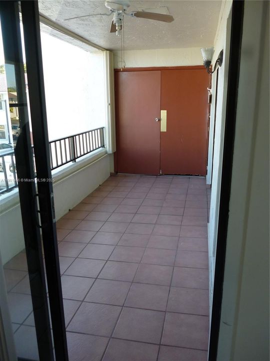 For Rent: $2,300 (2 beds, 2 baths, 1012 Square Feet)