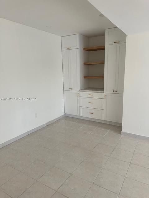 For Sale: $350,000 (2 beds, 2 baths, 1075 Square Feet)