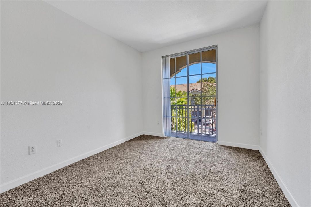 合同活跃: $343,900 (3 贝兹, 3 浴室, 1704 平方英尺)