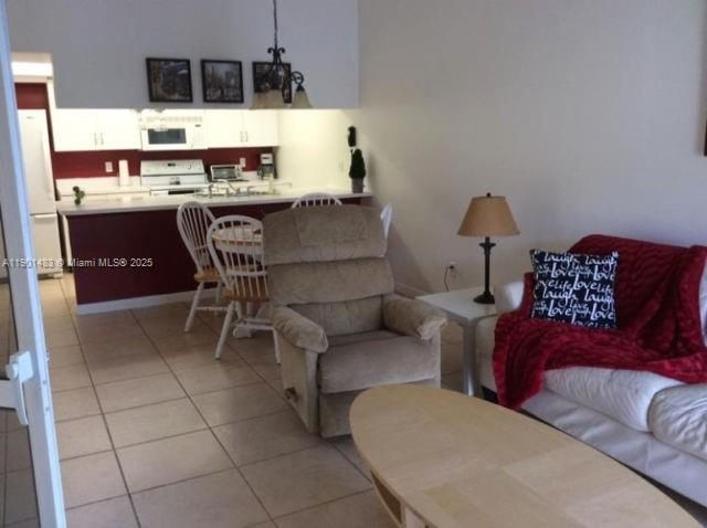 For Rent: $1,975 (2 beds, 2 baths, 1045 Square Feet)