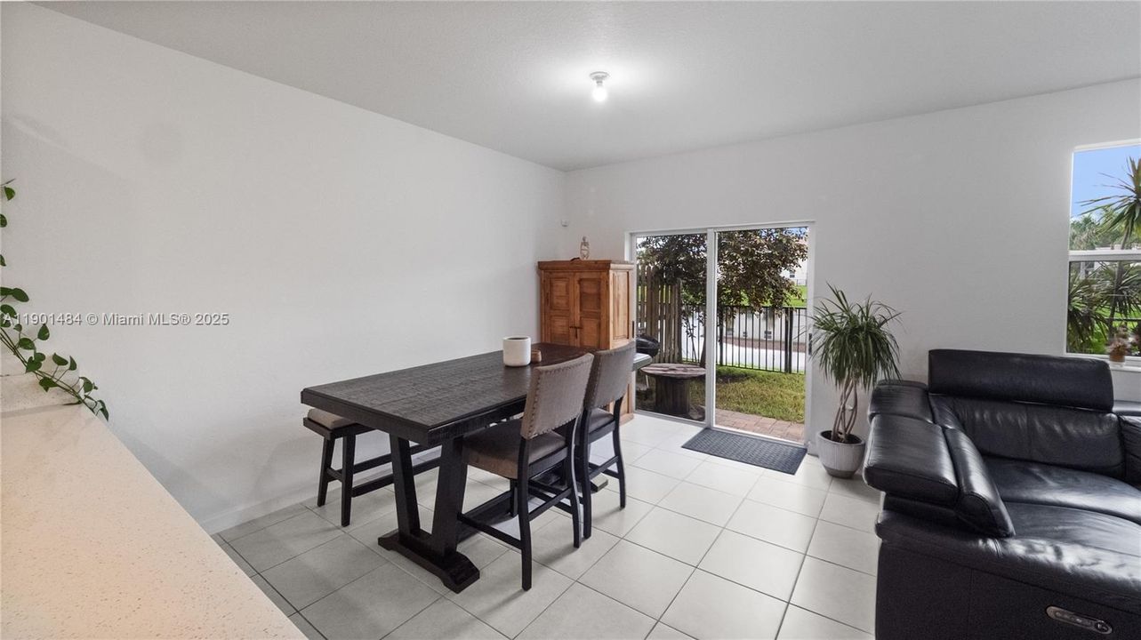 待售: $497,000 (3 贝兹, 2 浴室, 1636 平方英尺)