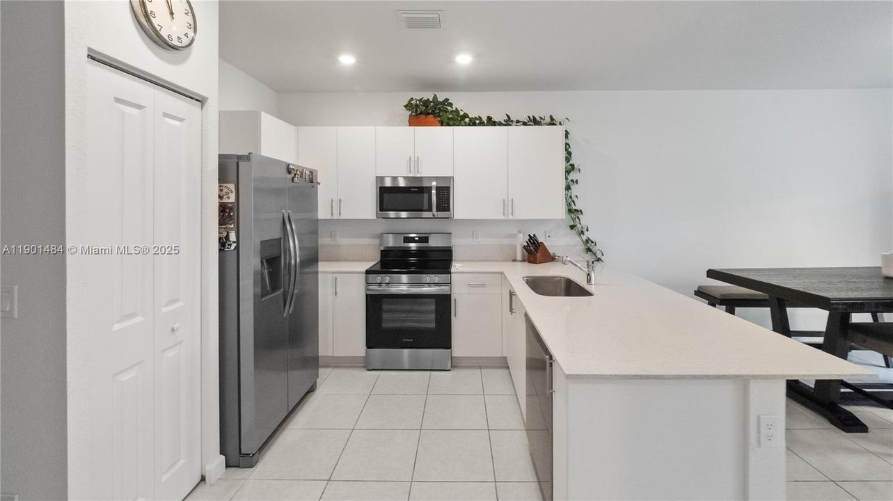 待售: $497,000 (3 贝兹, 2 浴室, 1636 平方英尺)