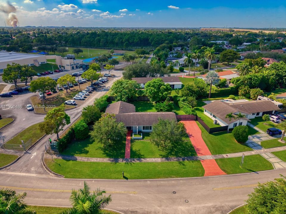 For Sale: $1,000,000 (4 beds, 2 baths, 2066 Square Feet)