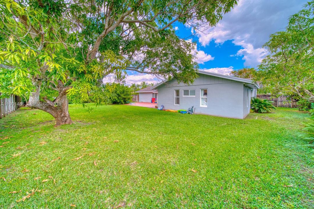 For Sale: $1,000,000 (4 beds, 2 baths, 2066 Square Feet)