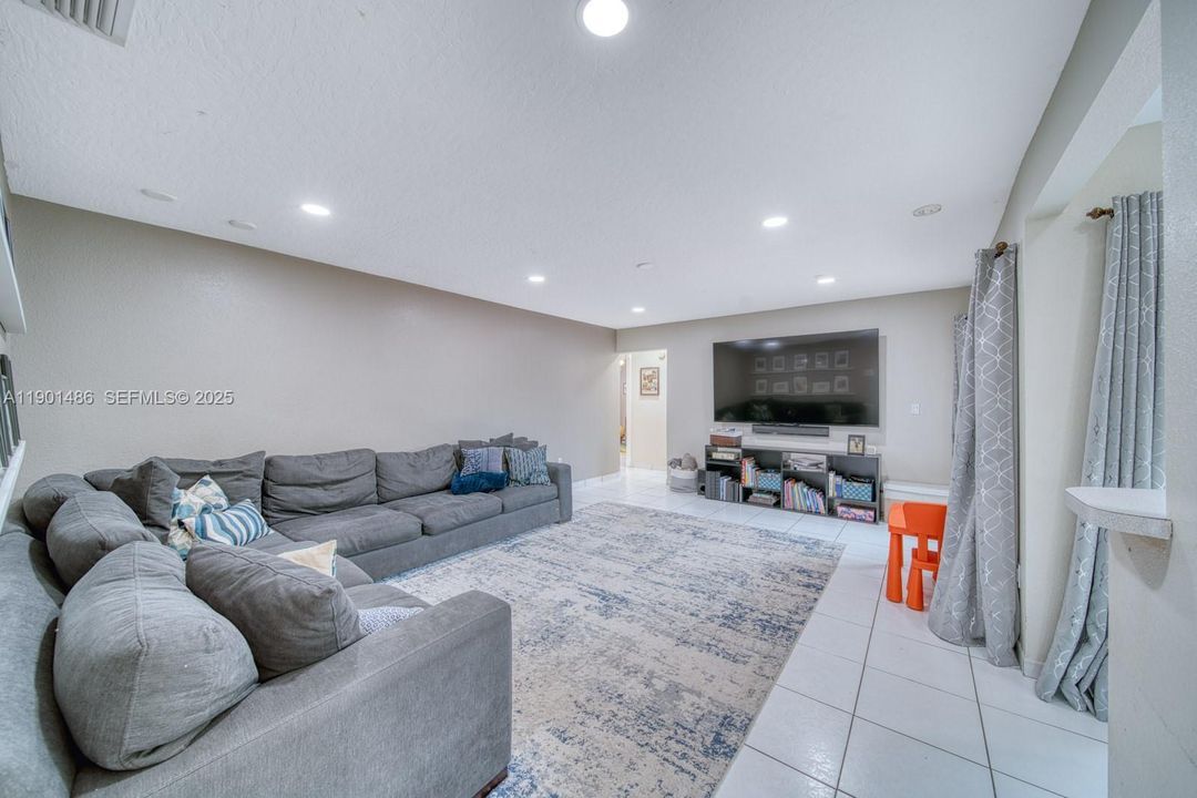 For Sale: $1,000,000 (4 beds, 2 baths, 2066 Square Feet)