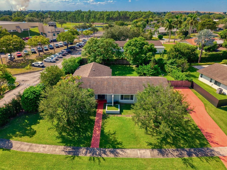For Sale: $1,000,000 (4 beds, 2 baths, 2066 Square Feet)