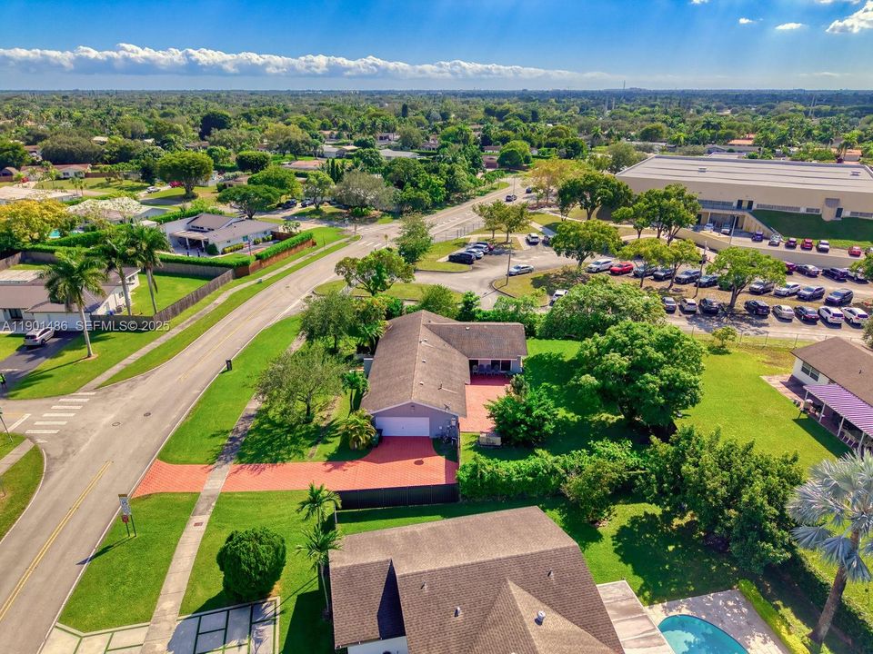 For Sale: $1,000,000 (4 beds, 2 baths, 2066 Square Feet)