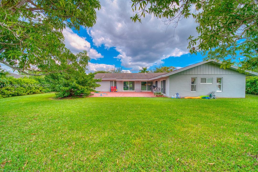 For Sale: $1,000,000 (4 beds, 2 baths, 2066 Square Feet)