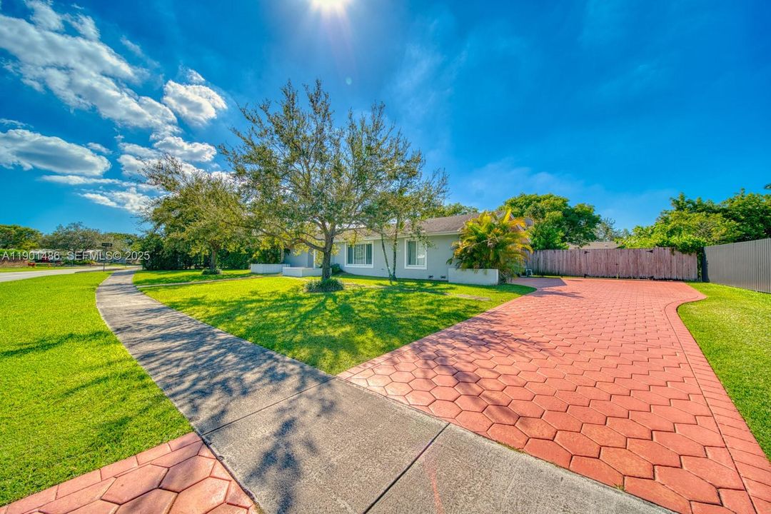 For Sale: $1,000,000 (4 beds, 2 baths, 2066 Square Feet)