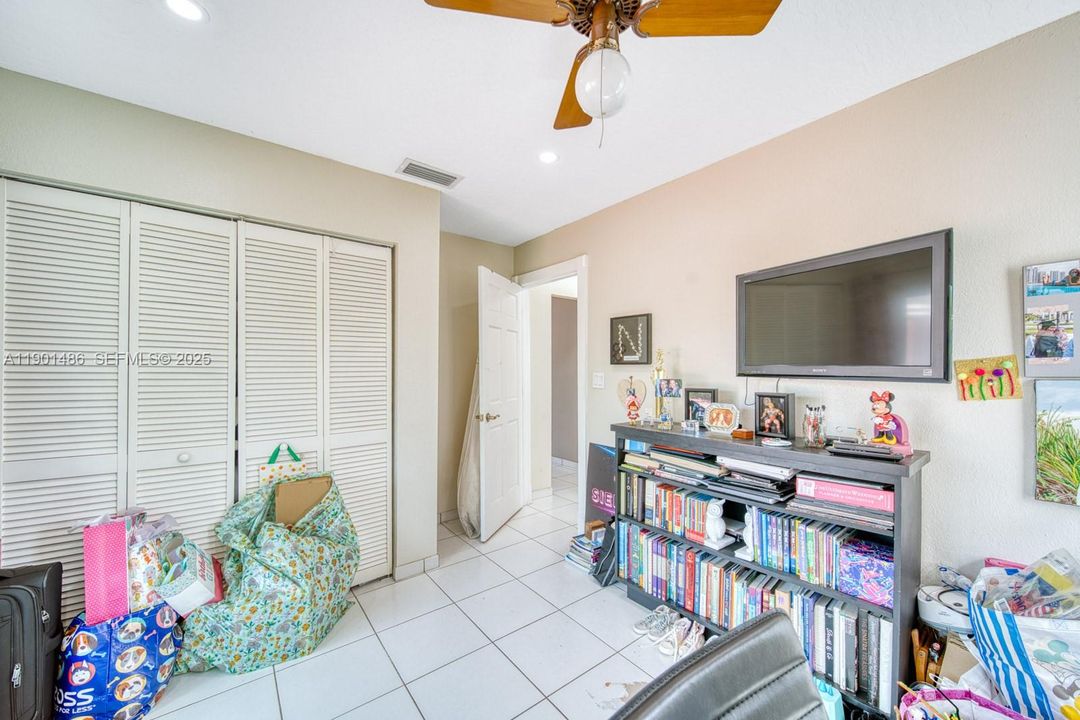 For Sale: $1,000,000 (4 beds, 2 baths, 2066 Square Feet)