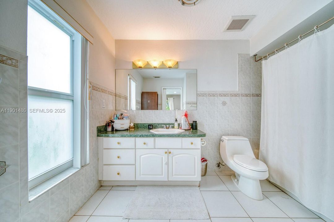 For Sale: $1,000,000 (4 beds, 2 baths, 2066 Square Feet)