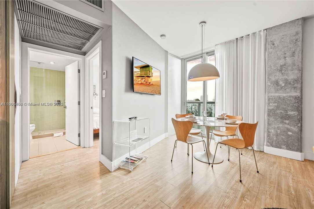 For Sale: $348,000 (1 beds, 1 baths, 504 Square Feet)