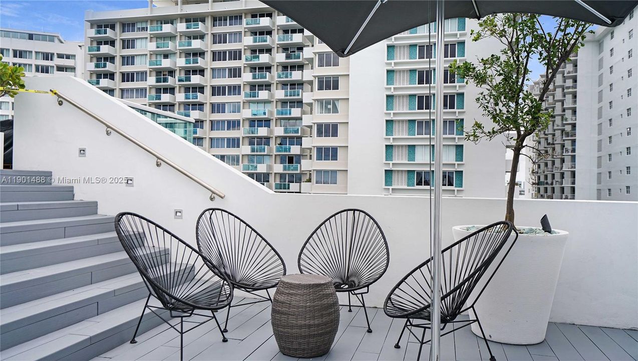 For Sale: $348,000 (1 beds, 1 baths, 504 Square Feet)