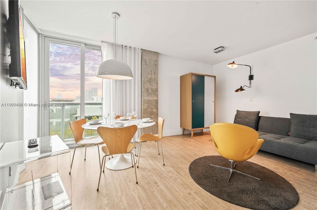 For Sale: $348,000 (1 beds, 1 baths, 504 Square Feet)