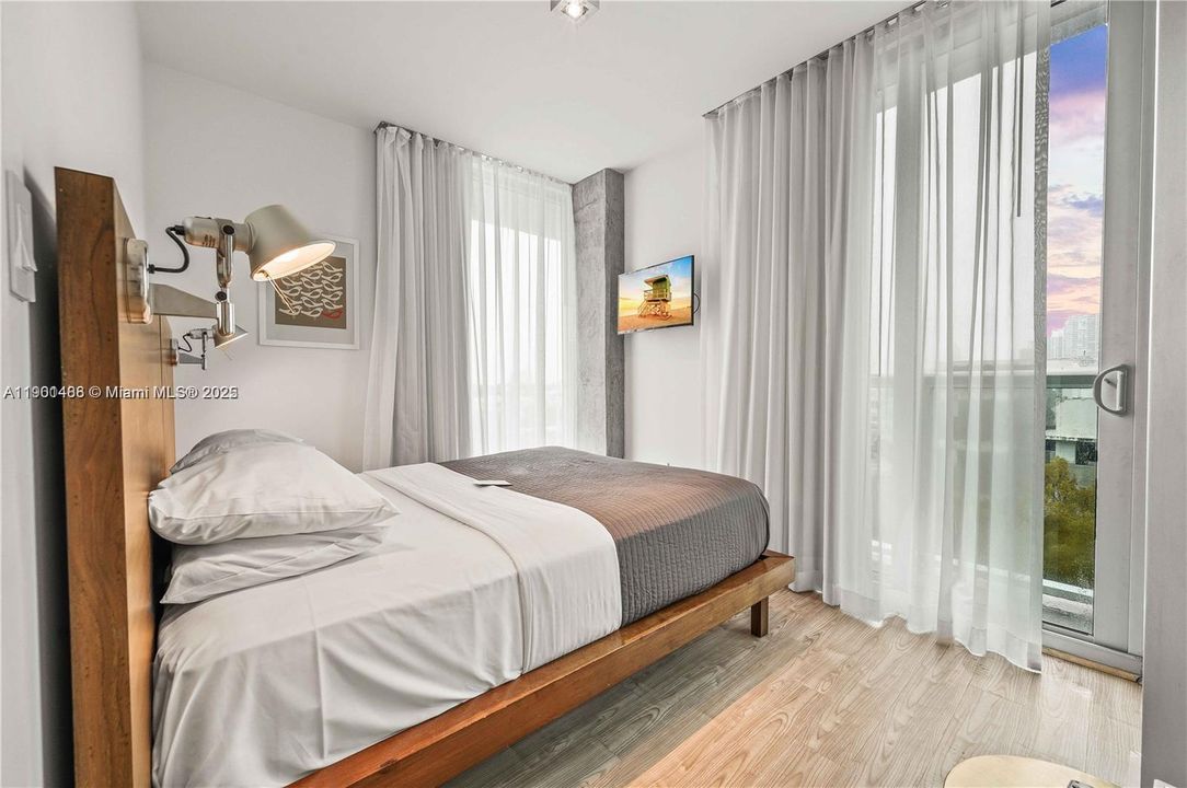 For Sale: $348,000 (1 beds, 1 baths, 504 Square Feet)