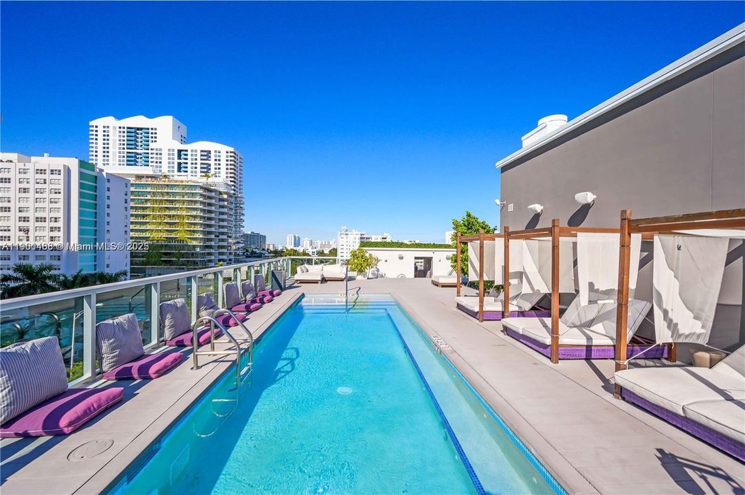 For Sale: $348,000 (1 beds, 1 baths, 504 Square Feet)