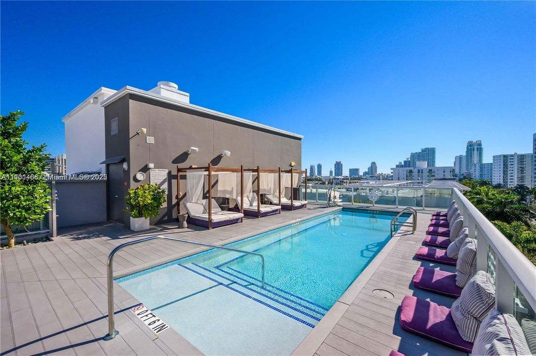 For Sale: $348,000 (1 beds, 1 baths, 504 Square Feet)