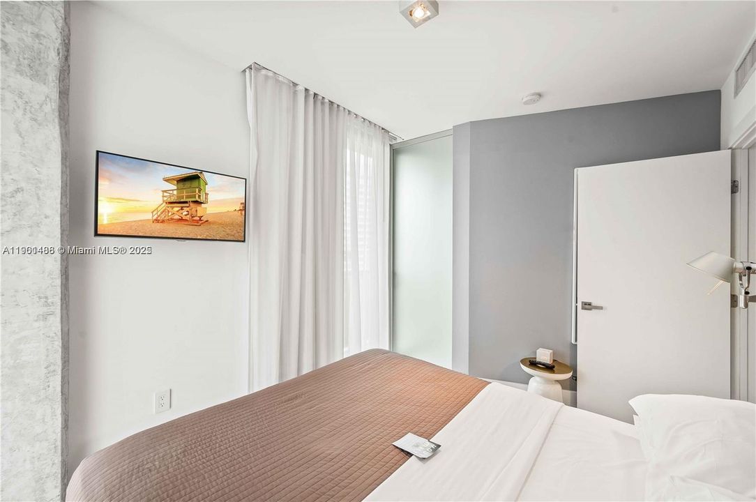 For Sale: $348,000 (1 beds, 1 baths, 504 Square Feet)