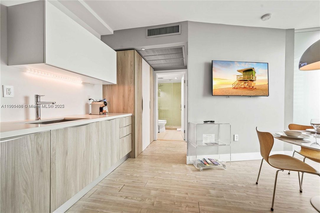 For Sale: $348,000 (1 beds, 1 baths, 504 Square Feet)