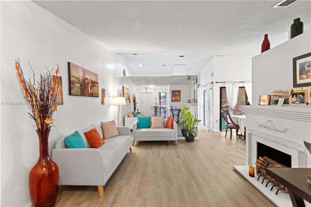 En Venta: $520,000 (3 camas, 2 baños, 1612 Pies cuadrados)