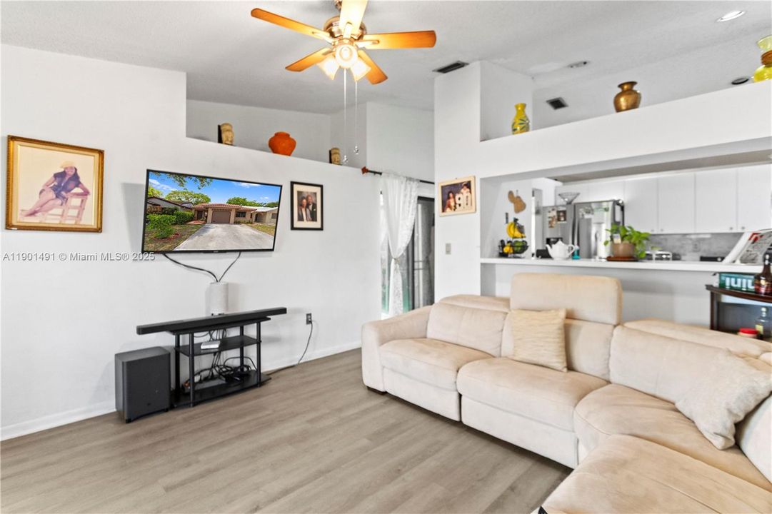 En Venta: $520,000 (3 camas, 2 baños, 1612 Pies cuadrados)