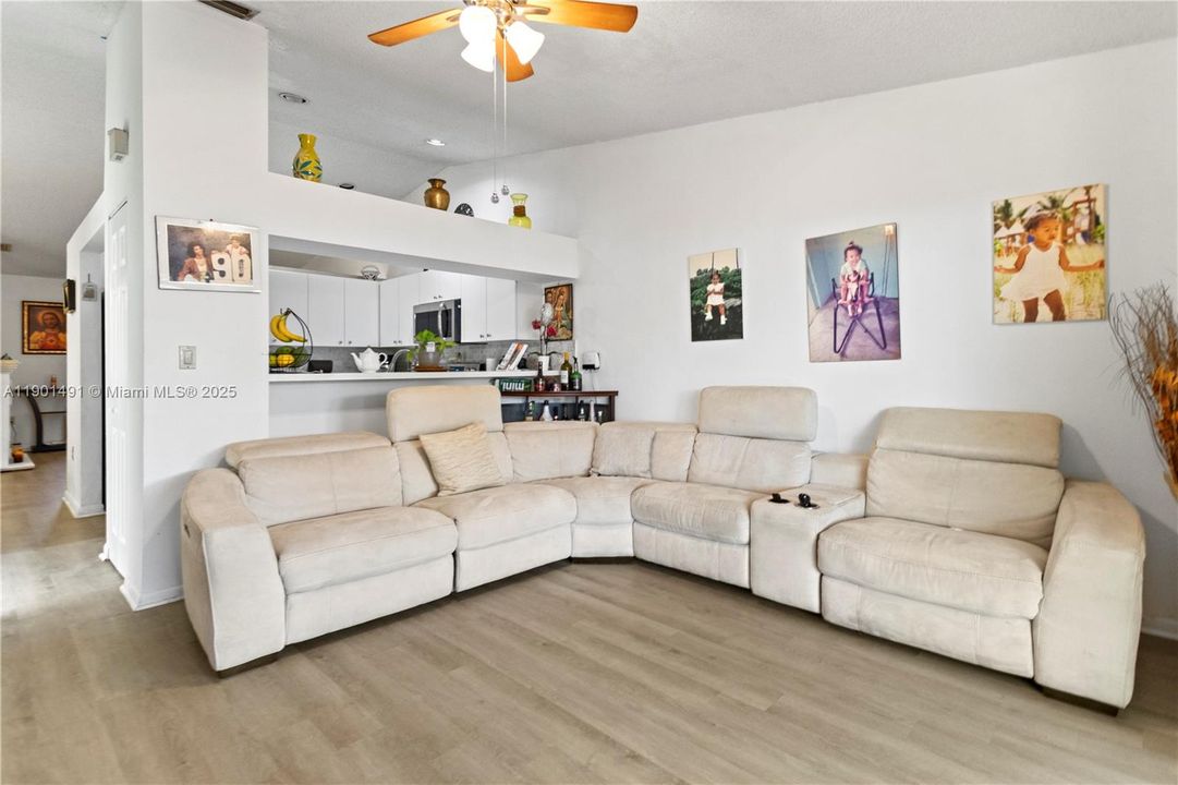 En Venta: $520,000 (3 camas, 2 baños, 1612 Pies cuadrados)