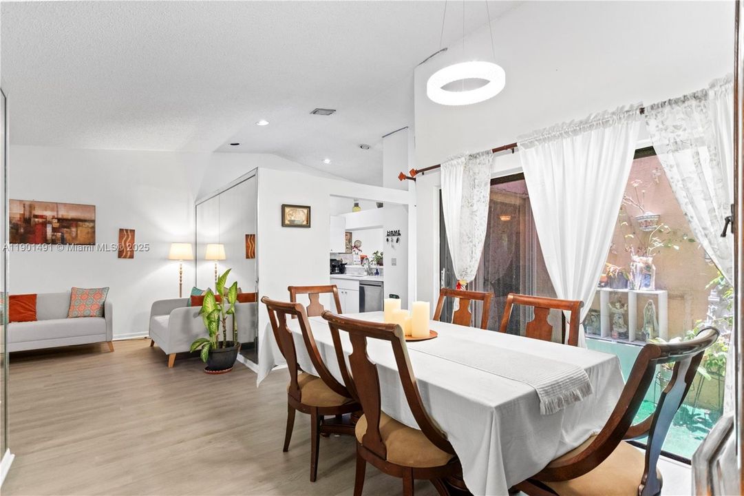 En Venta: $520,000 (3 camas, 2 baños, 1612 Pies cuadrados)