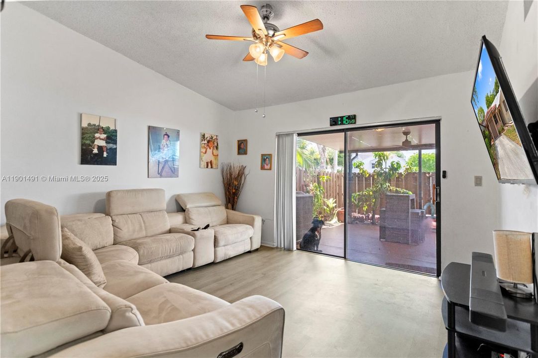 En Venta: $520,000 (3 camas, 2 baños, 1612 Pies cuadrados)