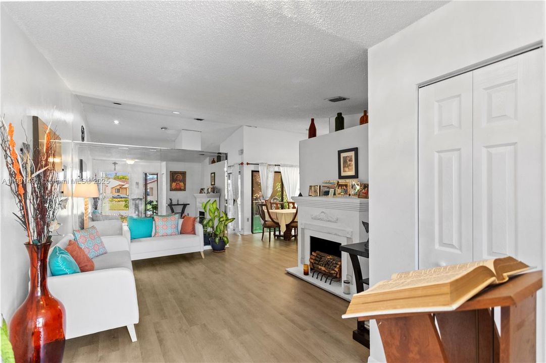 En Venta: $520,000 (3 camas, 2 baños, 1612 Pies cuadrados)