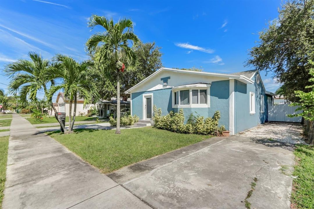 For Rent: $3,500 (3 beds, 2 baths, 1351 Square Feet)