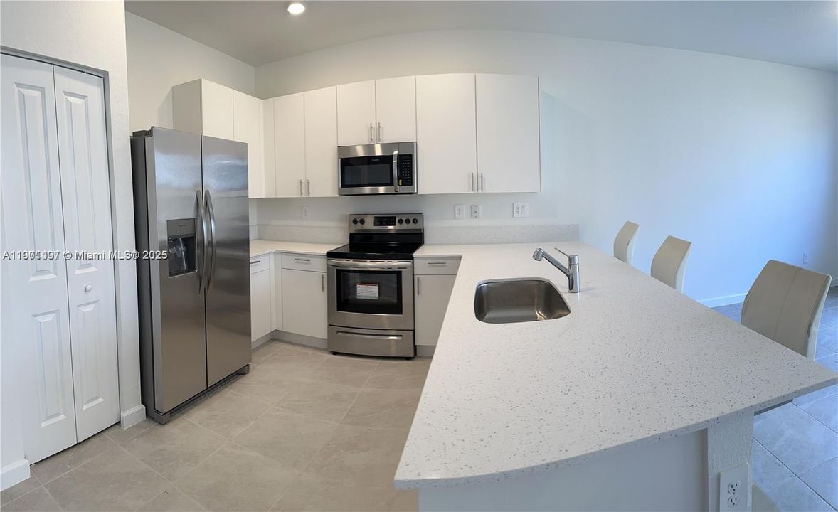 For Rent: $2,700 (3 beds, 2 baths, 1393 Square Feet)