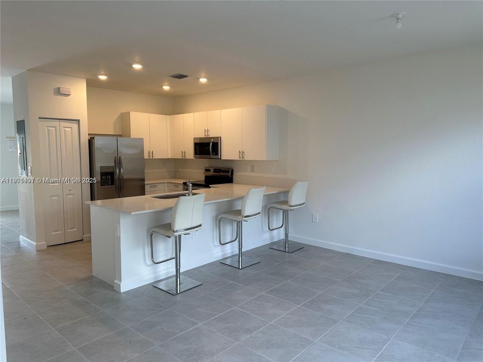 For Rent: $2,700 (3 beds, 2 baths, 1393 Square Feet)