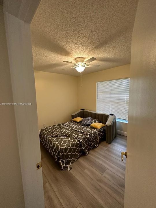 For Rent: $1,800 (2 beds, 1 baths, 875 Square Feet)