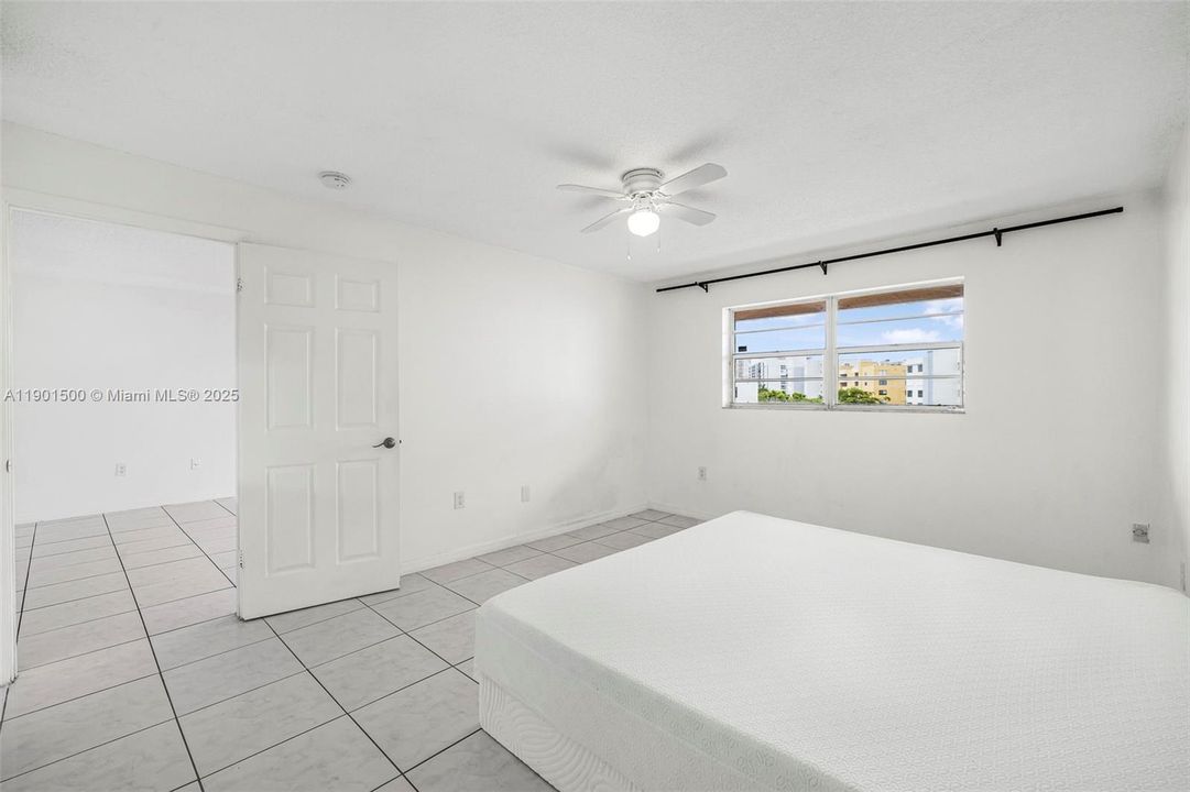 For Sale: $389,000 (2 beds, 2 baths, 970 Square Feet)