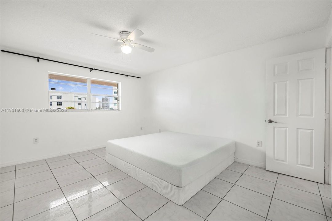 For Sale: $389,000 (2 beds, 2 baths, 970 Square Feet)