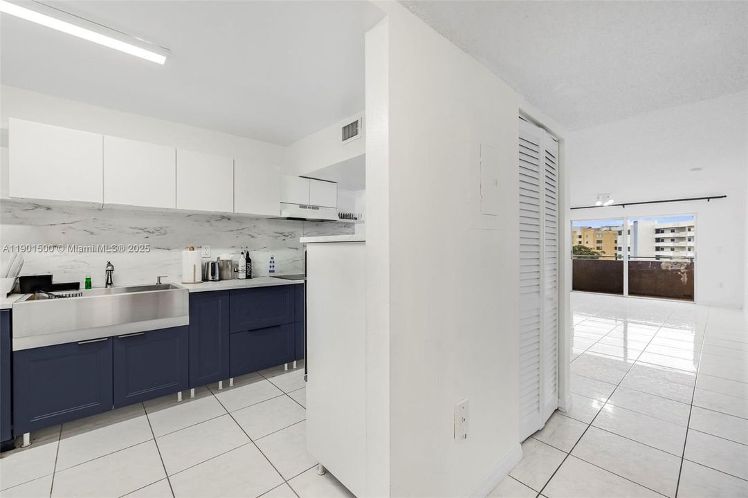 For Sale: $389,000 (2 beds, 2 baths, 970 Square Feet)