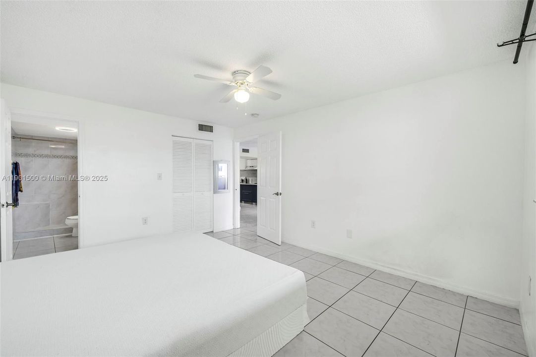 For Sale: $389,000 (2 beds, 2 baths, 970 Square Feet)