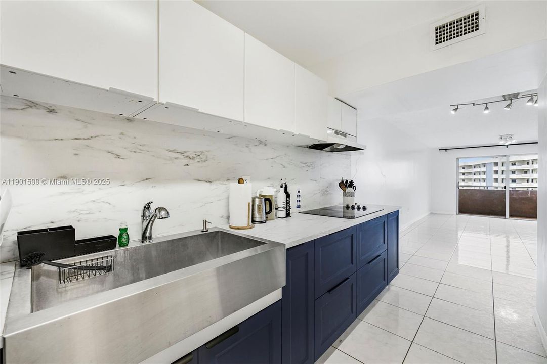 For Sale: $389,000 (2 beds, 2 baths, 970 Square Feet)