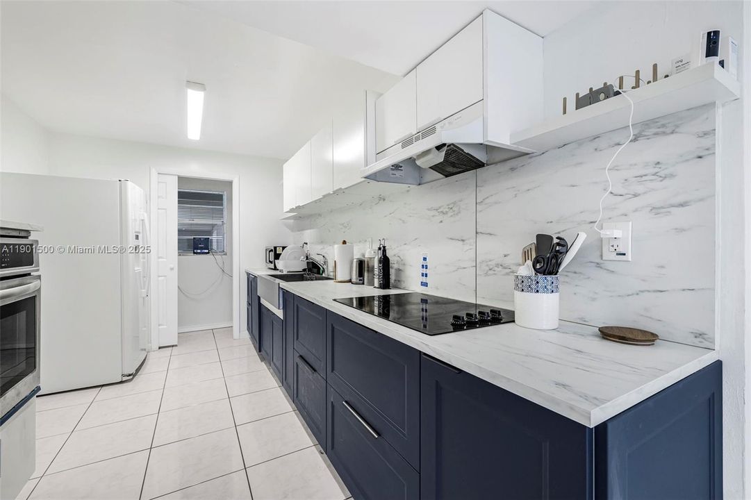 For Sale: $389,000 (2 beds, 2 baths, 970 Square Feet)