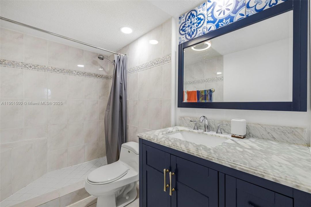 For Sale: $389,000 (2 beds, 2 baths, 970 Square Feet)