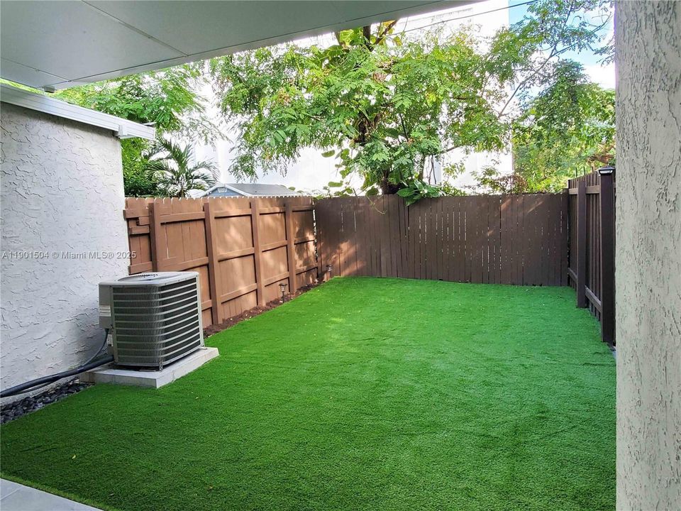 For Rent: $2,400 (2 beds, 1 baths, 1000 Square Feet)