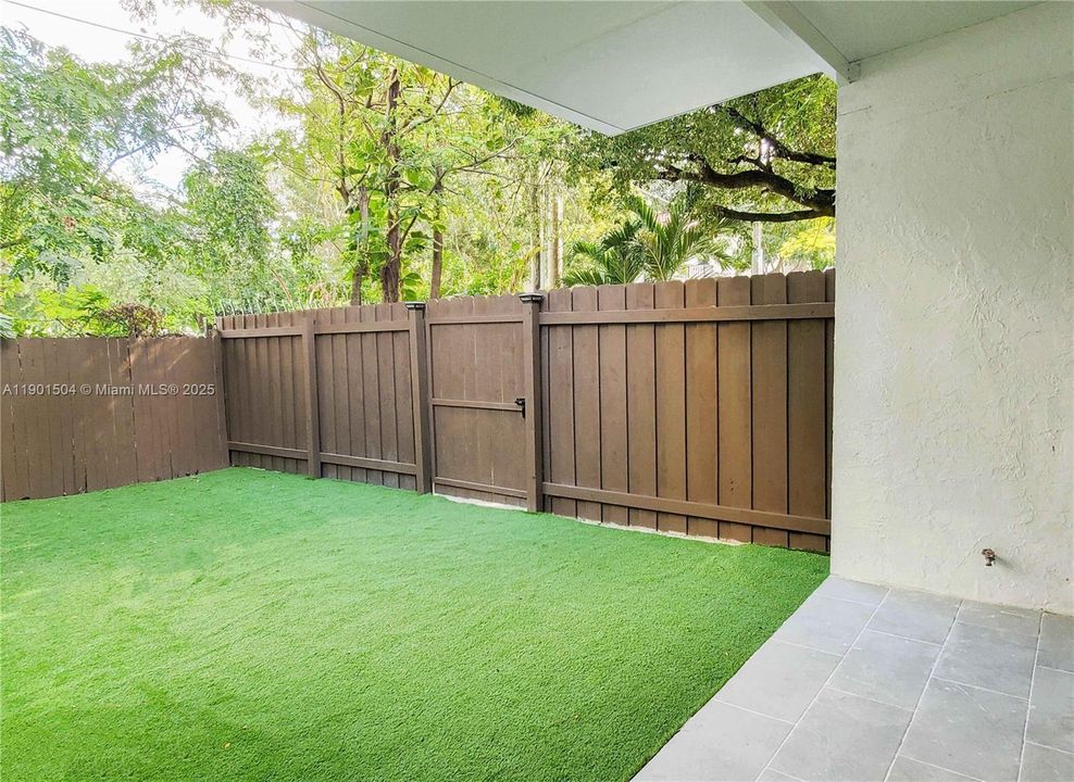 For Rent: $2,400 (2 beds, 1 baths, 1000 Square Feet)