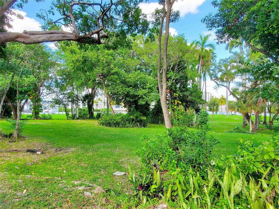 For Rent: $2,400 (2 beds, 1 baths, 1000 Square Feet)