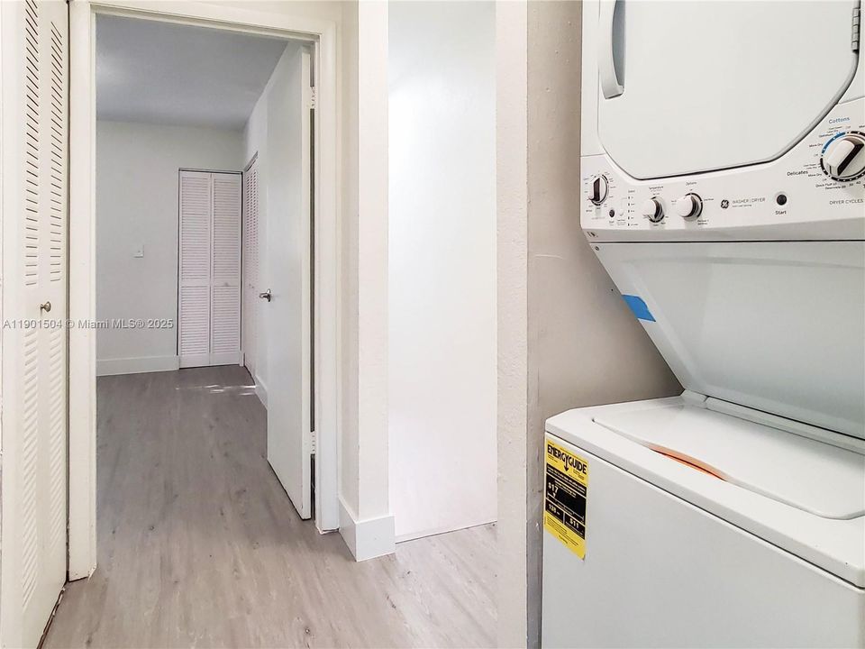 For Rent: $2,400 (2 beds, 1 baths, 1000 Square Feet)