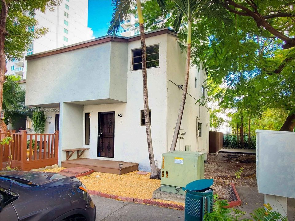 For Rent: $2,400 (2 beds, 1 baths, 1000 Square Feet)