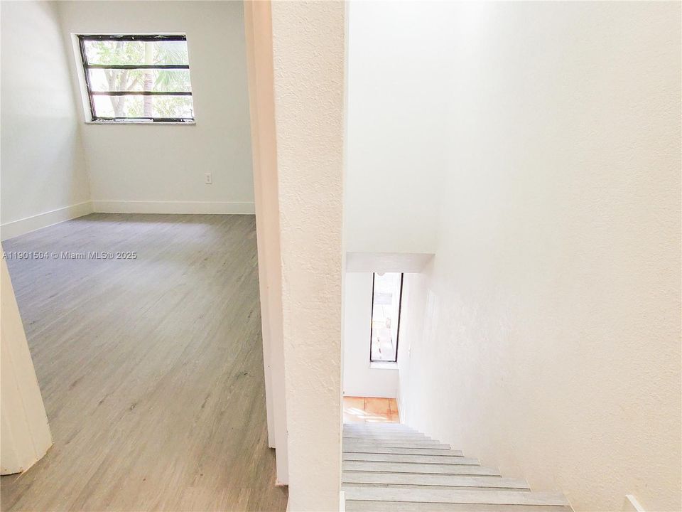 For Rent: $2,400 (2 beds, 1 baths, 1000 Square Feet)