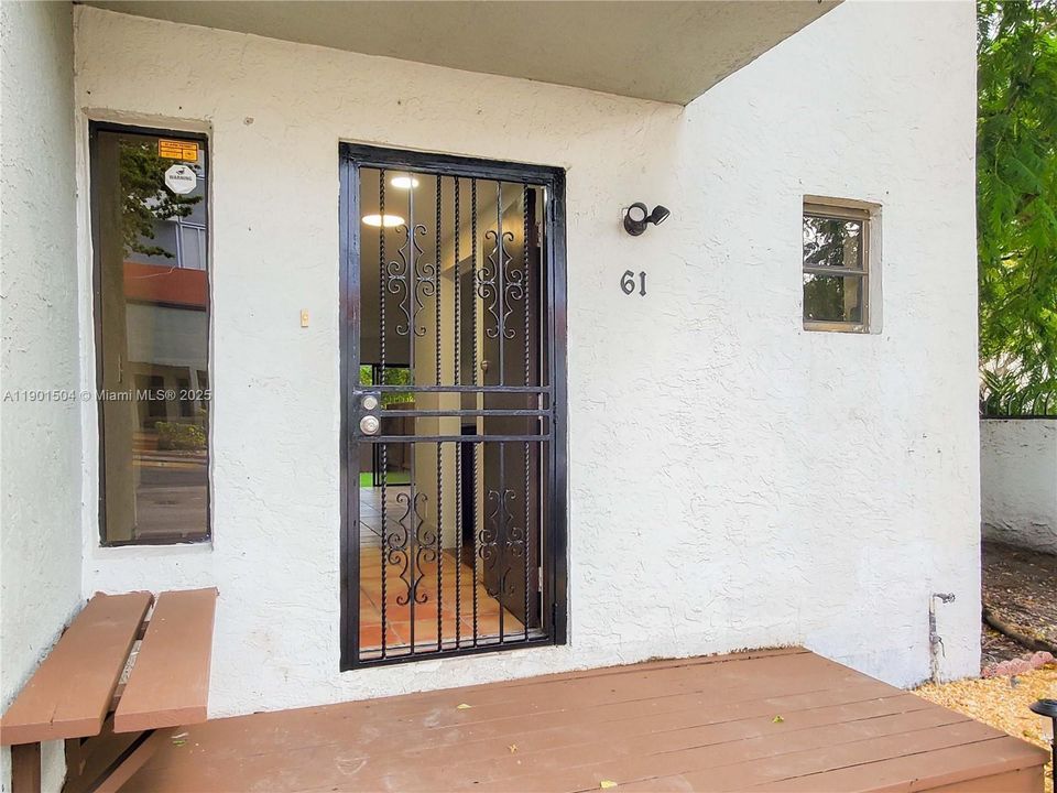 For Rent: $2,400 (2 beds, 1 baths, 1000 Square Feet)