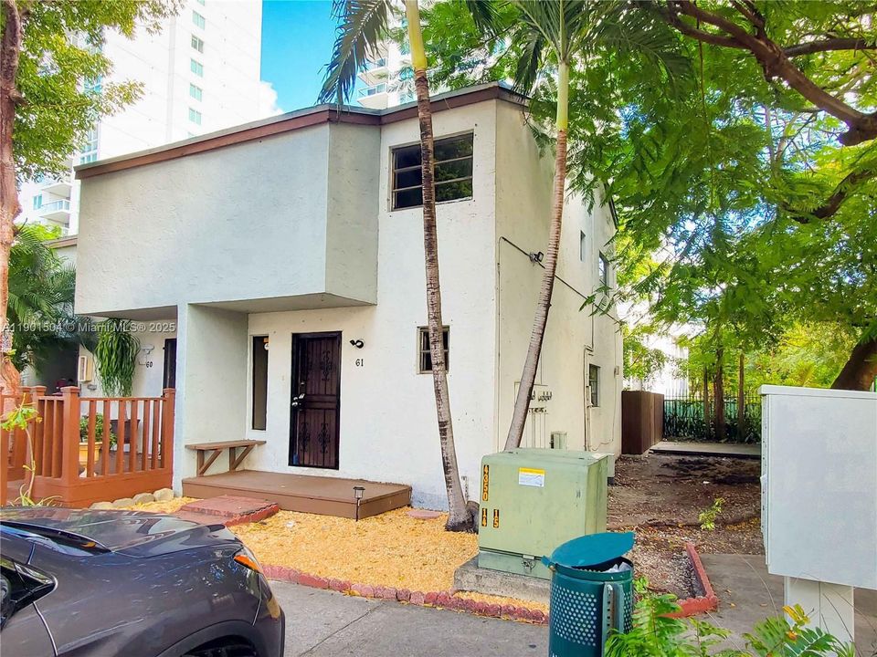 For Rent: $2,400 (2 beds, 1 baths, 1000 Square Feet)