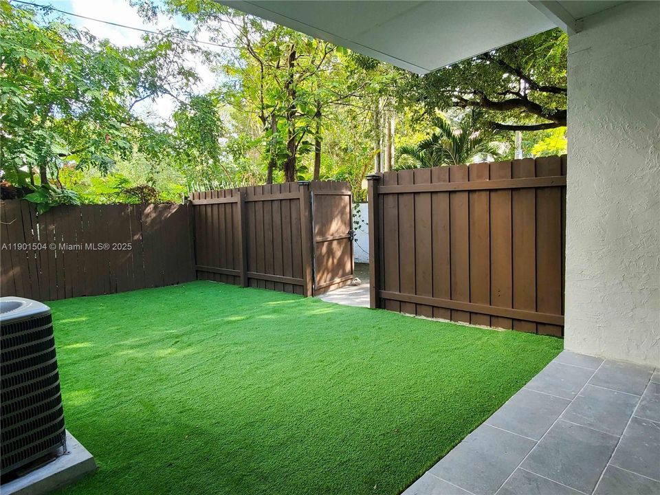 For Rent: $2,400 (2 beds, 1 baths, 1000 Square Feet)